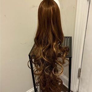 Luxurious Brown Wavy Hair Extension